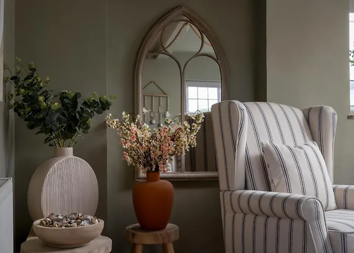 Broadway Scandi Chic Authentic Cottage